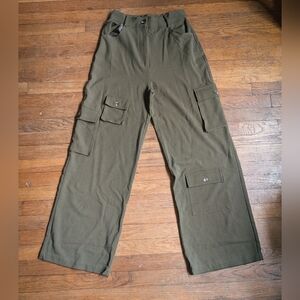 Nasty Gal Twill Utility Straight Leg Cargo Pants in Green (US Size 6)